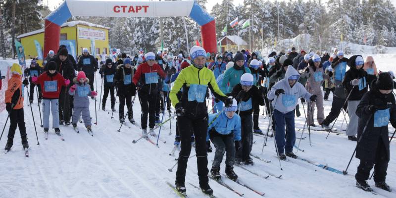 ​Жители Сургутского района массово принимают участие в Лыжне России. ФОТО