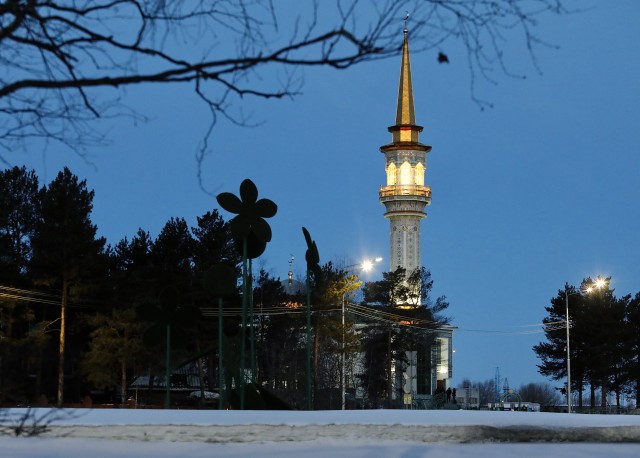 В Сургуте Ураза-байрам отпраздновали рекордное количество мусульман. Фото В Сургуте Ураза-байрам отпраздновали рекордное количество мусульман. Фото