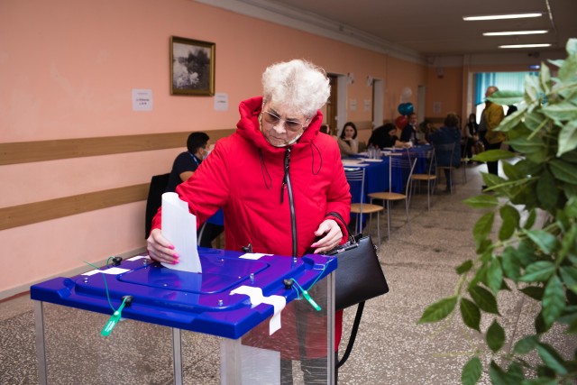 ​В Сургутском районе на 15 часов проголосовали 14,7% избирателей