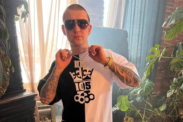 Рэпер Нурминский испортил паспорт фаната на концерте в Сургуте Рэпер Нурминский испортил паспорт фаната на концерте в Сургуте