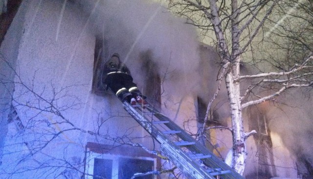 В Сургуте ночью горел двухэтажный дом