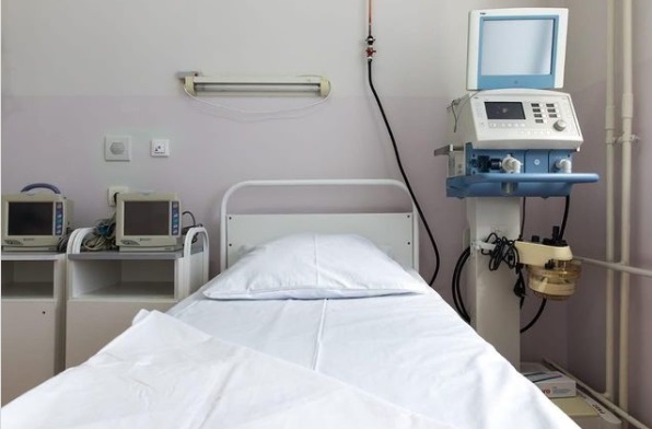 В Югре для ковидных пациентов свободными остаются менее 500 коек