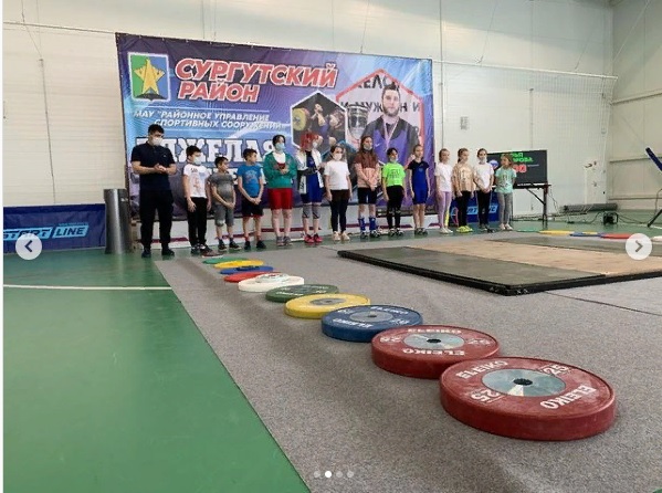 В Сургутском районе проходят соревнования по тяжёлой атлетике