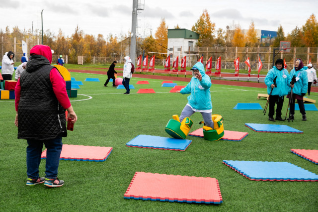 Пенсионеры Сургутского района собрались на фестиваль северной ходьбы «Ходи и будь здоров!» Пенсионеры Сургутского района собрались на фестиваль северной ходьбы «Ходи и будь здоров!»