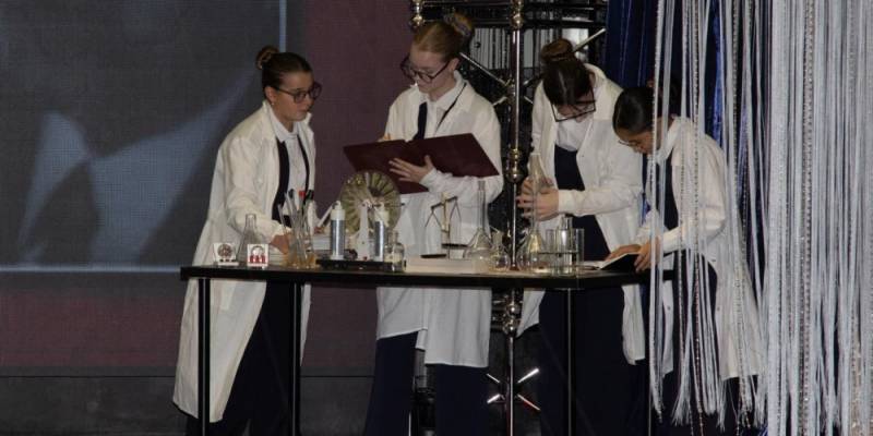 В Сургутском районе состоялась премьера спектакля «Ядерный щит страны!» В Сургутском районе состоялась премьера спектакля «Ядерный щит страны!»