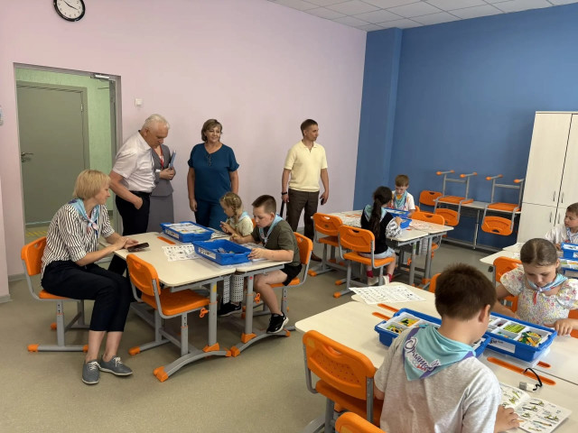 «Партийный десант» оценил современные условия обучения в Солнечной школе № 1 «Партийный десант» оценил современные условия обучения в Солнечной школе № 1