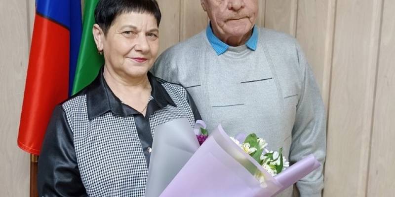​Супруги Лобановы из Угута принимали поздравления в честь юбилея супружеской жизни