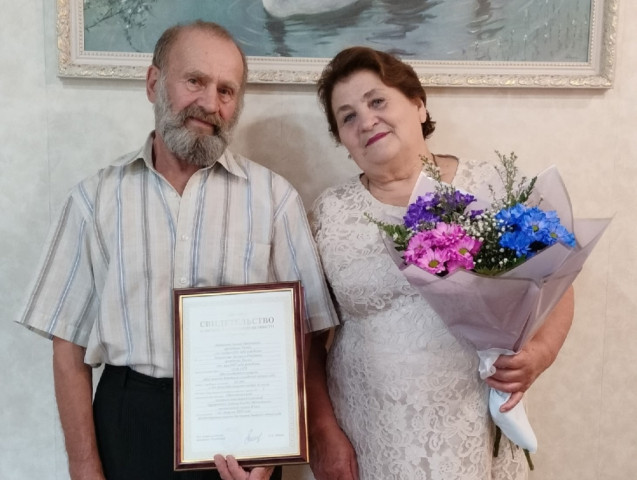 В Солнечном чествовали юбиляров, отметивших 50 лет совместной жизни