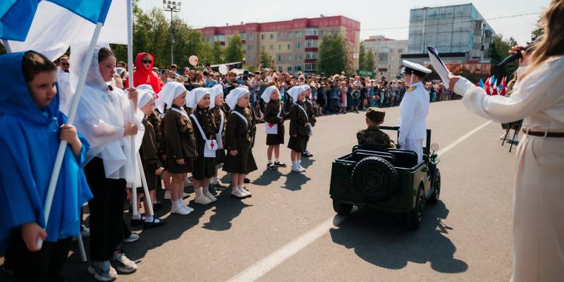 ​Военный парад детсадовцев провели в День России в Лянторе