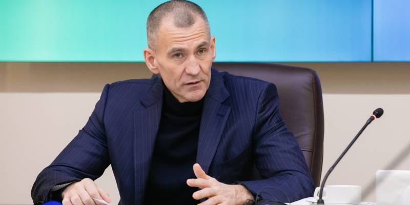 ​Лыжи, молодежь, жилье