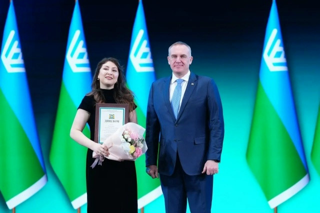 Лучшим работникам культуры Сургутского района вручили профессиональные награды Лучшим работникам культуры Сургутского района вручили профессиональные награды