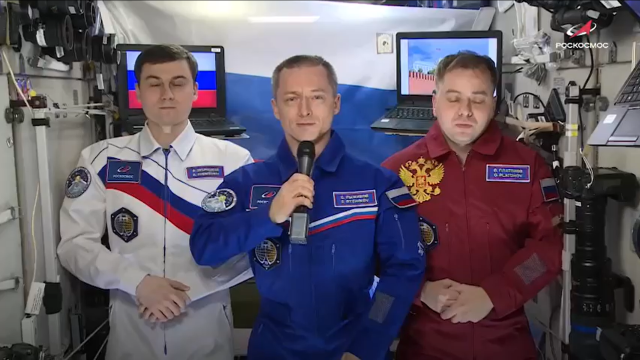 ​Космонавт из Нижневартовска Сергей Рыжиков поздравил землян с Днем единства. Видео