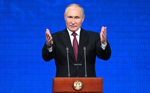 Путин заявил, что РФ будет защищать свои территории «всеми средствами»