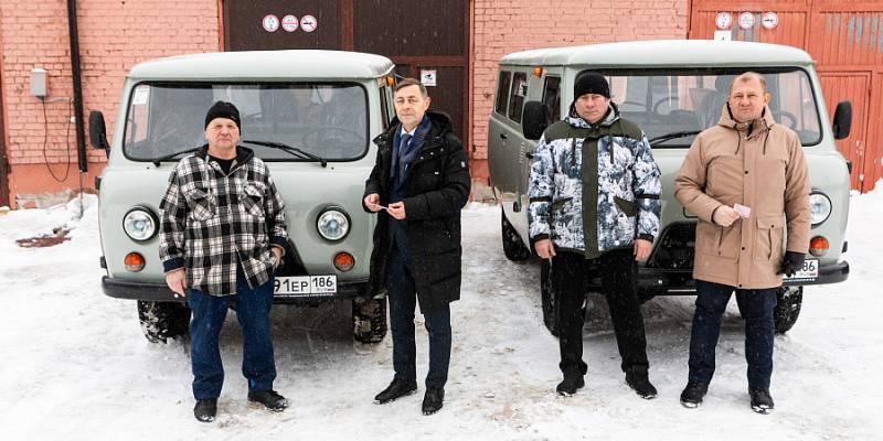 ​В поселения Сургутского района передали санитарные машины для медиков