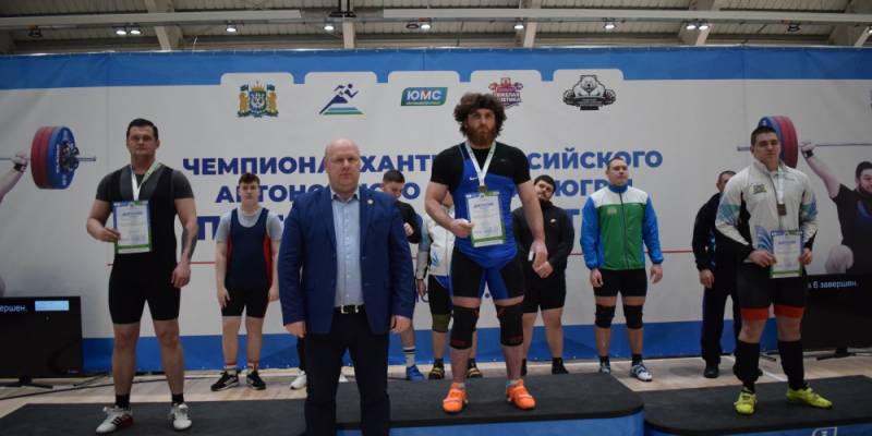Сборная Сургутского района завоевала бронзу на Чемпионате Югры по тяжелой атлетике