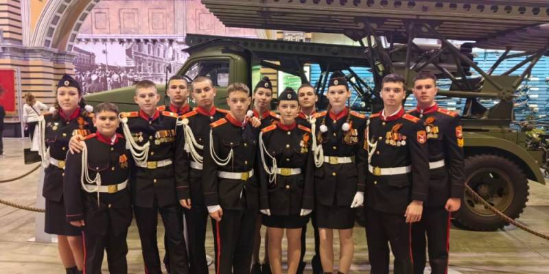 Кадеты из Сургутского района завоевали награды на Международном фестивале в Санкт-Петербурге Кадеты из Сургутского района завоевали награды на Международном фестивале в Санкт-Петербурге