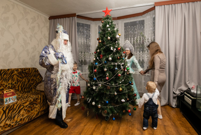 В Сургутском районе поздравили многодетные семьи и напомнили о пожарной безопасности