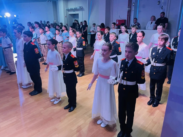 ​Вальс в мундирах