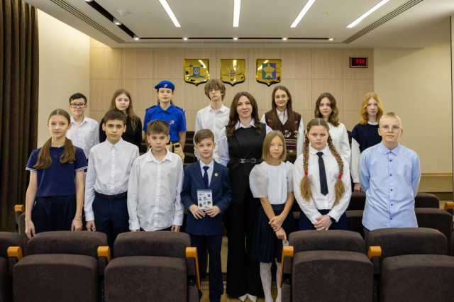 В администрации Сургутского района прошла профориентационная экскурсия для школьников