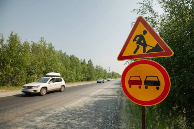 В Сургутском районе отремонтируют порядка 6 километров автодорог В Сургутском районе отремонтируют порядка 6 километров автодорог