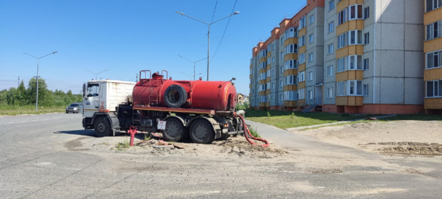 УТВиВ начал промывку инженерных сетей в микрорайоне Гидронамыв УТВиВ начал промывку инженерных сетей в микрорайоне Гидронамыв