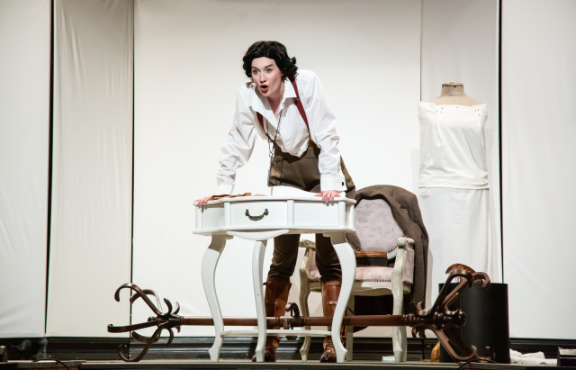 По району гастролирует Шанель По району гастролирует Шанель