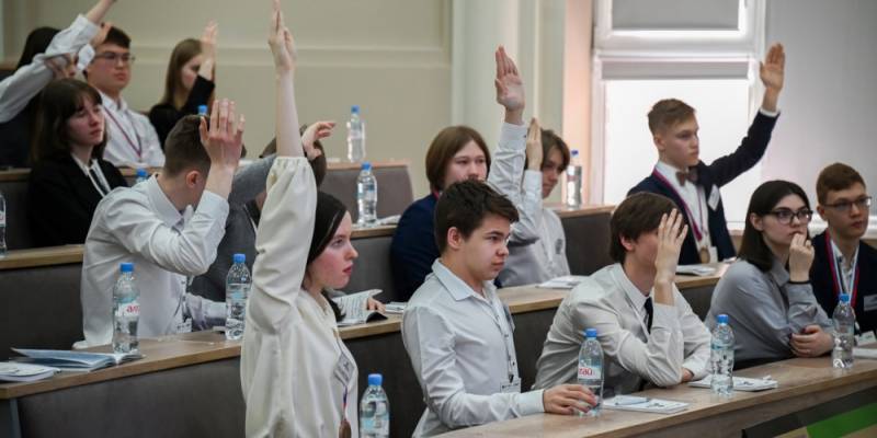 Школьники из Сургутского района прошли в финал региональной олимпиады «Умники и умницы»