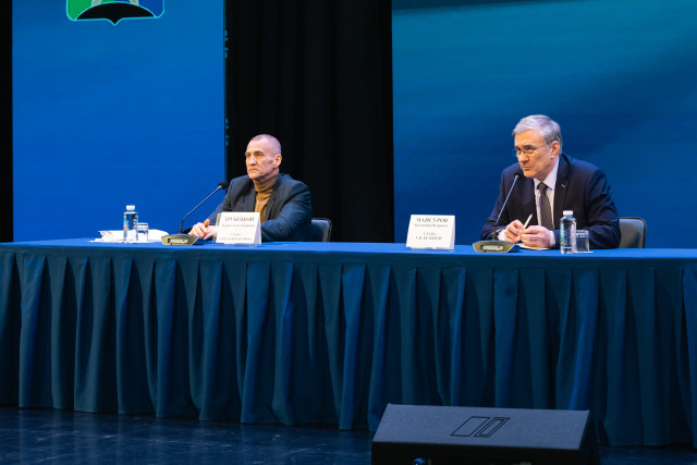 Вода, жилье и стадион - что пообещал жителям Белого Яра глава Сургутского района