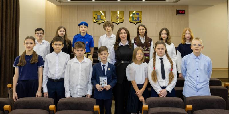 В администрации Сургутского района прошла профориентационная экскурсия для школьников