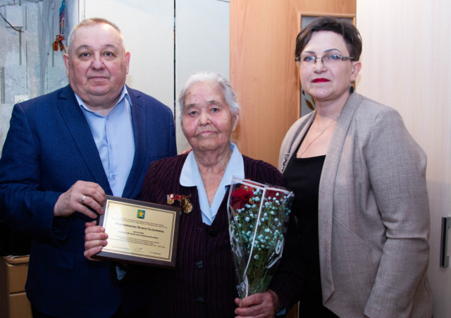 Памятные медали к 80-летию Победы в Великой Отечественной войне вручил глава Лянтора Памятные медали к 80-летию Победы в Великой Отечественной войне вручил глава Лянтора