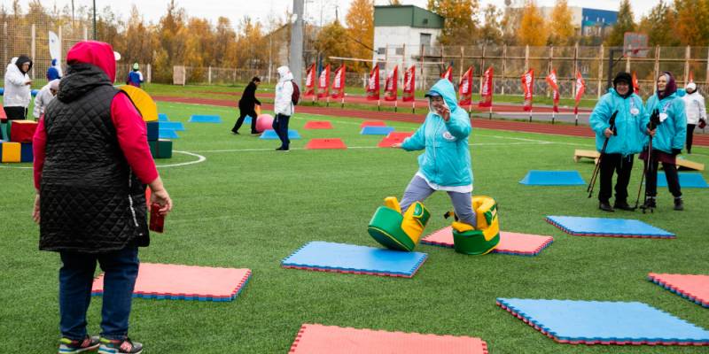 Пенсионеры Сургутского района собрались на фестиваль северной ходьбы &laquo;Ходи и будь здоров!&raquo;