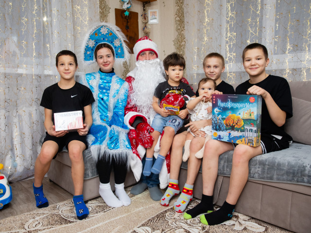 &laquo;Вестник&raquo; поздравил детей из приемных семей с наступающим Новым годом