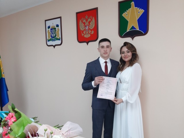 ​В Сургутском районе красивую дату для свадьбы выбрали 10 пар новобрачных