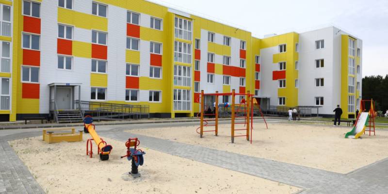 Жители Сытомино получили ключи от новых квартир