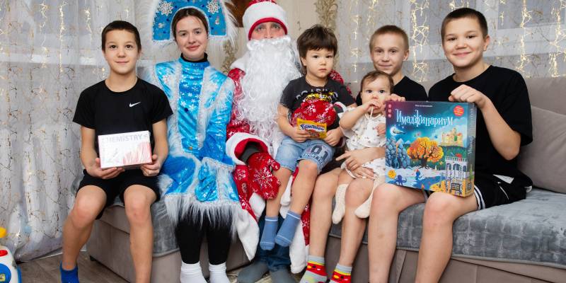 «Вестник» поздравил детей из приемных семей с наступающим Новым годом «Вестник» поздравил детей из приемных семей с наступающим Новым годом