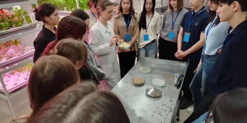 Школьники Сургутского района готовятся к НТО по биологическим профилям в СурГУ