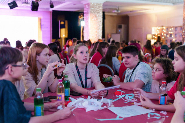 Ученики Фёдоровской школы представили район в финале образовательной мастерской «Точка» Ученики Фёдоровской школы представили район в финале образовательной мастерской «Точка»