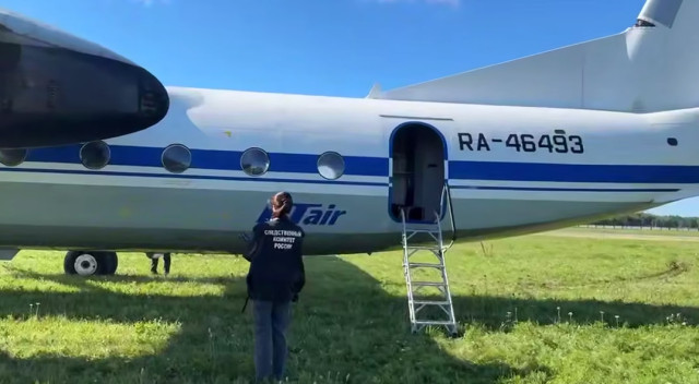 Выполнявший рейс из Тюмени в ХМАО самолет Utair выкатился за пределы посадочной полосы