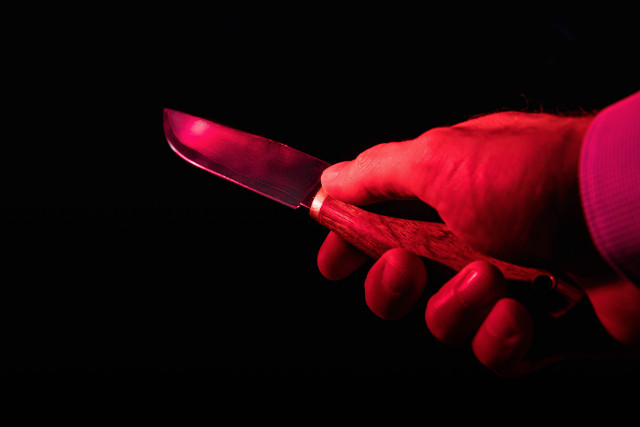 В ХМАО возле ТРЦ произошла жесткая поножовщина