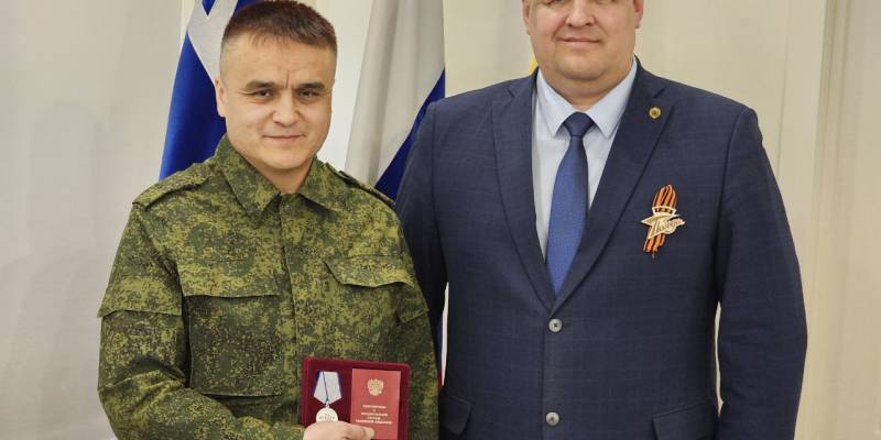 Владимир Путин наградил бойца СВО из ХМАО медалью за особые достижения на передовой