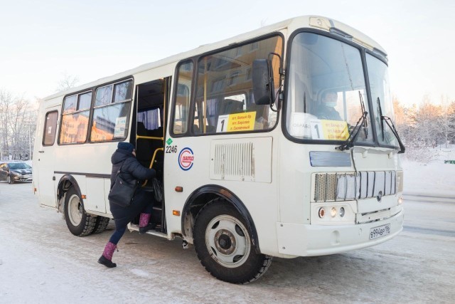 В ХМАО водитель автобуса довел до слез глухонемого ребенка