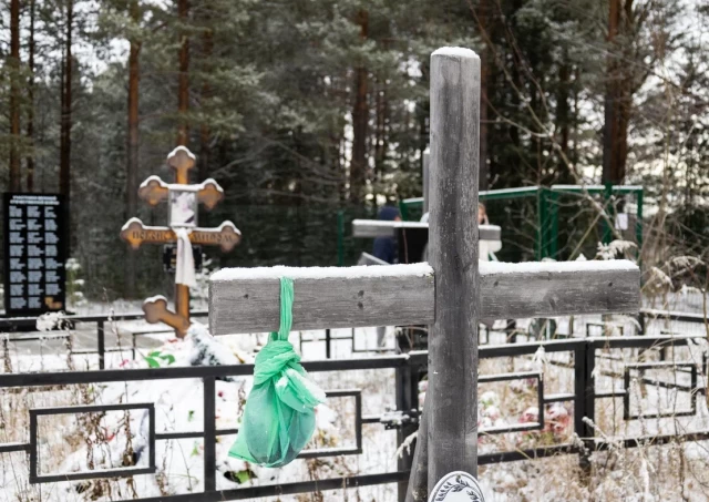В ХМАО ритуальная компания предложила скидку на надгробия в честь Дня Победы