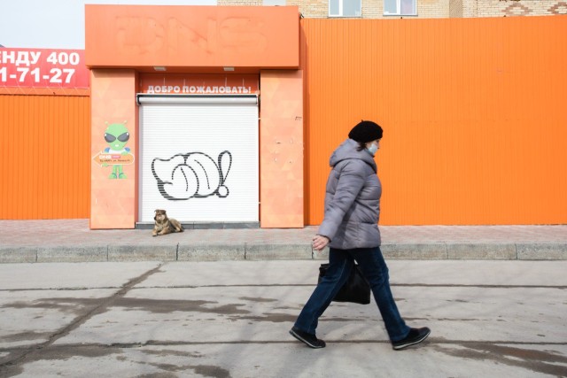 Вандалы из Ханты-Мансийска украли часть забора на Набережной