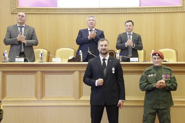Госслужащий из ХМАО получил медаль «За отвагу» за участие в зоне СВО Госслужащий из ХМАО получил медаль «За отвагу» за участие в зоне СВО