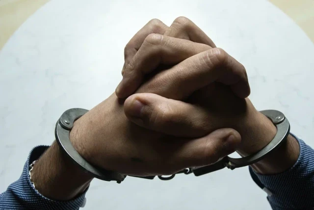 Парни, напавшие в июле на полицейских в ХМАО, отделались штрафами