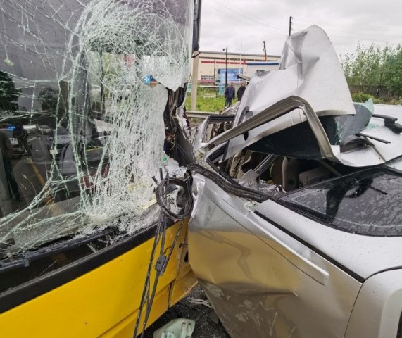 В Сургуте произошло смертельное ДТП с маршрутным автобусом