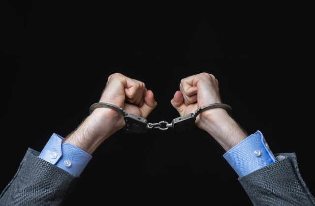 30 миллионов в обход кассы: бизнесмена из Сургута судят за уклонение от налогов