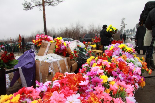 Жители Нефтеюганска обеспокоены массовыми захоронениями на кладбище
