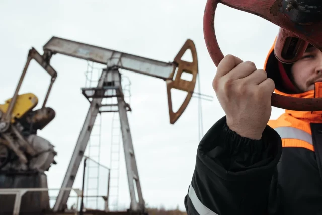 Нефтяников из ХМАО затопило на отдаленном месторождении Нефтяников из ХМАО затопило на отдаленном месторождении