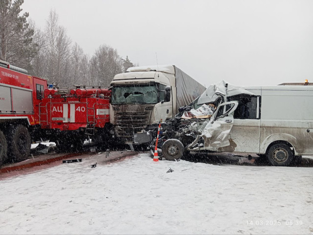 Жуткое двойное ДТП с погибшим заблокировало трассу «Тюмень-Ханты-Мансийск»